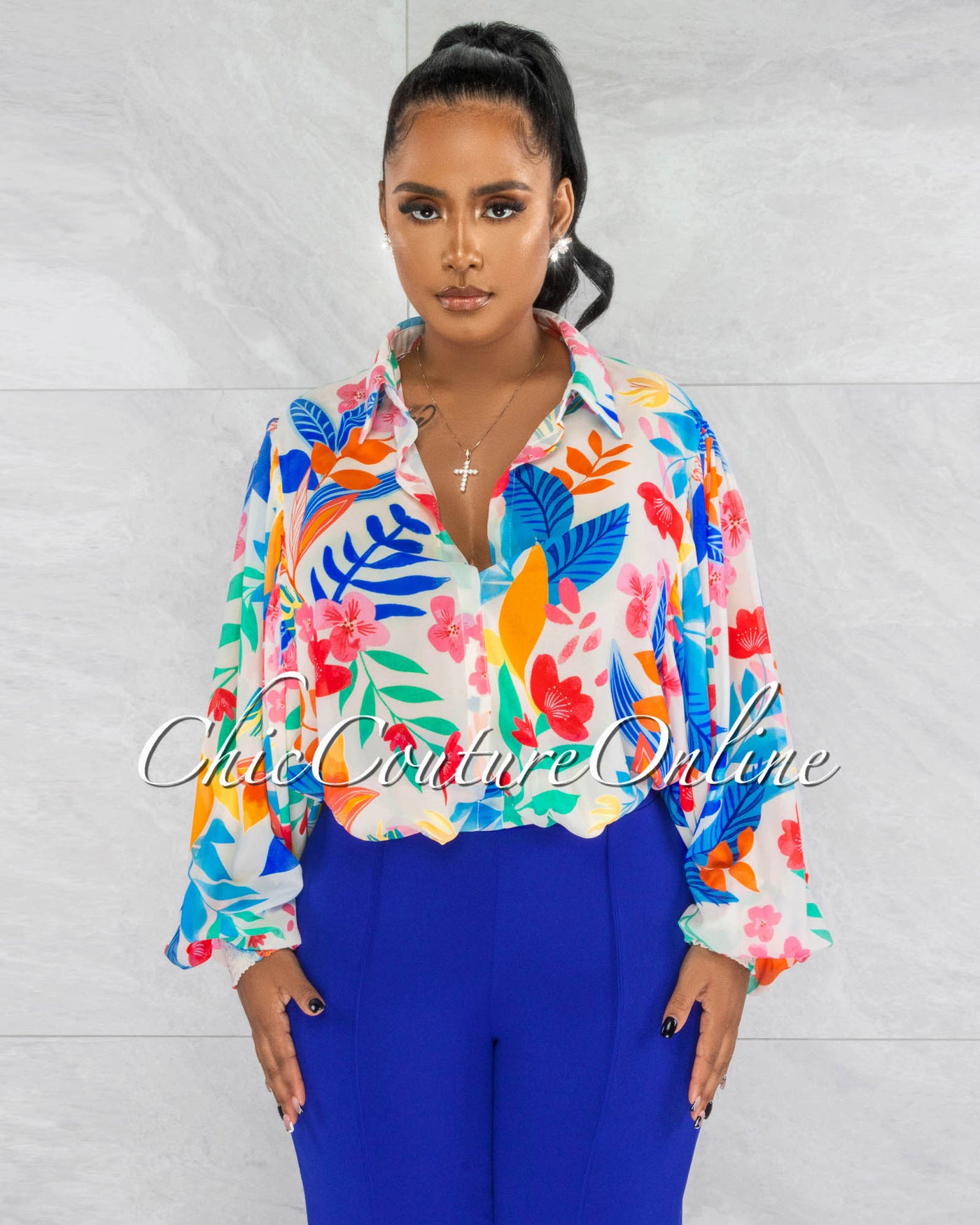 *Mollie White Multi-Color Floral Print Buttoned Blouse