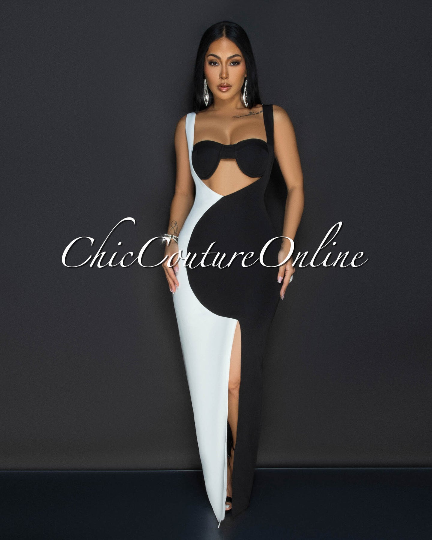 *Rosina Black White Sleeveless Cut Out Maxi Dress