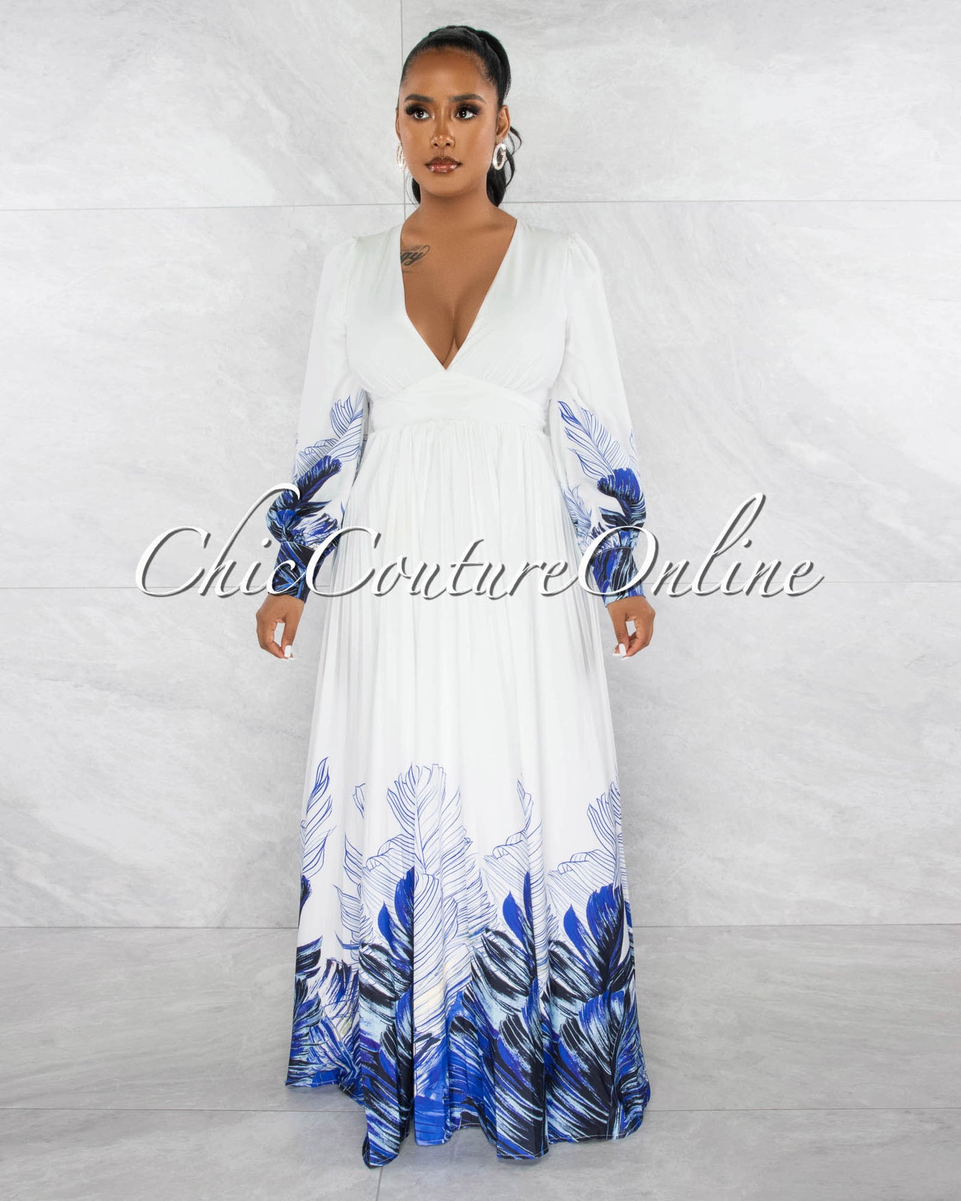 *Mireya White Blue Leaf Print Pleated Maxi Dress