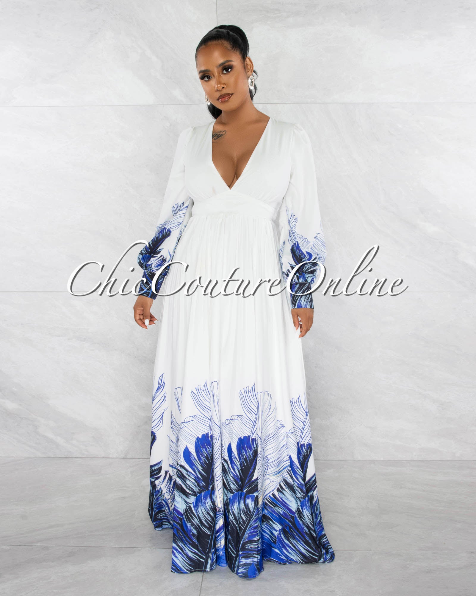 *Mireya White Blue Leaf Print Pleated Maxi Dress