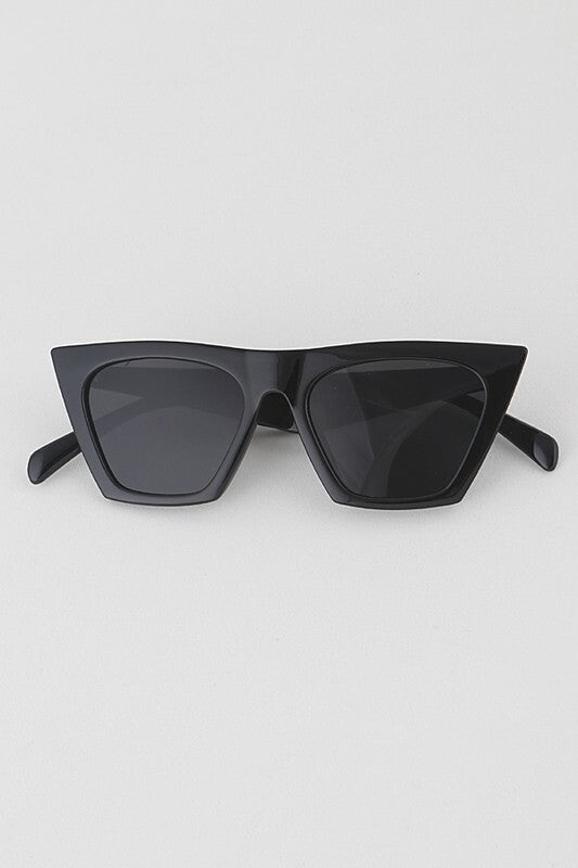 *Pointy Black Cateye Iconic Sunglasses