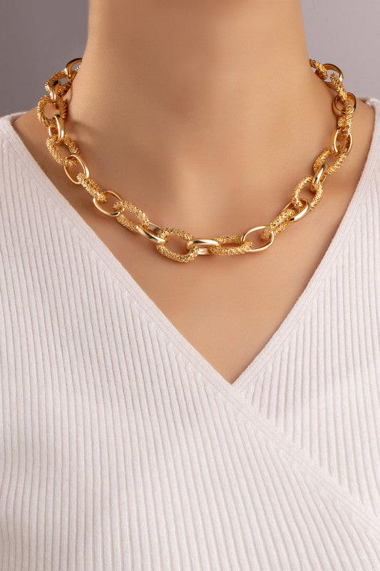 Naomi Gold Chunky Necklace w/ textured/smooth Links