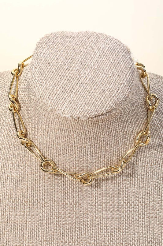 Viviana Oval Chain Link Twist Necklace