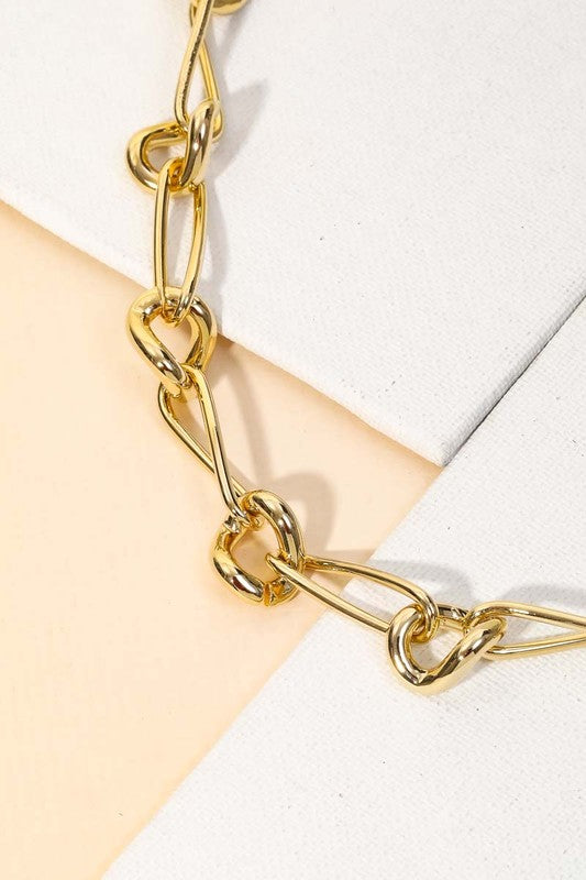 Viviana Oval Chain Link Twist Necklace