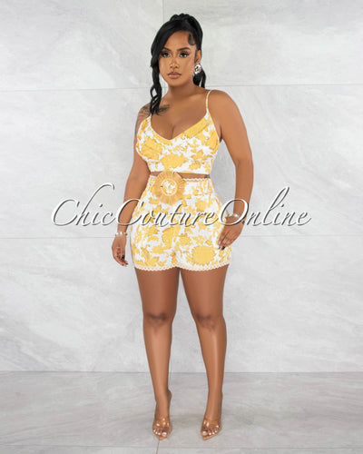 *Daigle White Yellow Print Crop Top & Straw Buckle Belt Shorts Set