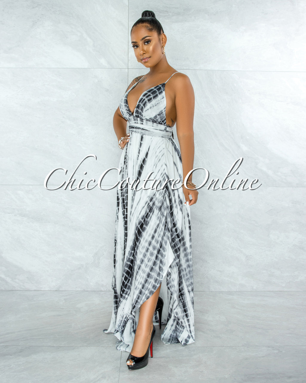 *Urika Black White Tie-Dye Halter Maxi Dress