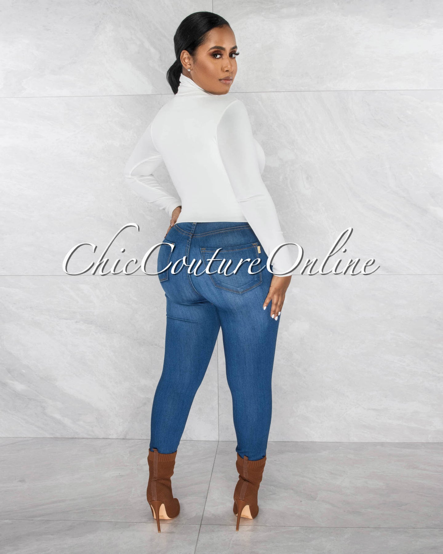 *Culley Off-White Mock Neckline Double Lined Top