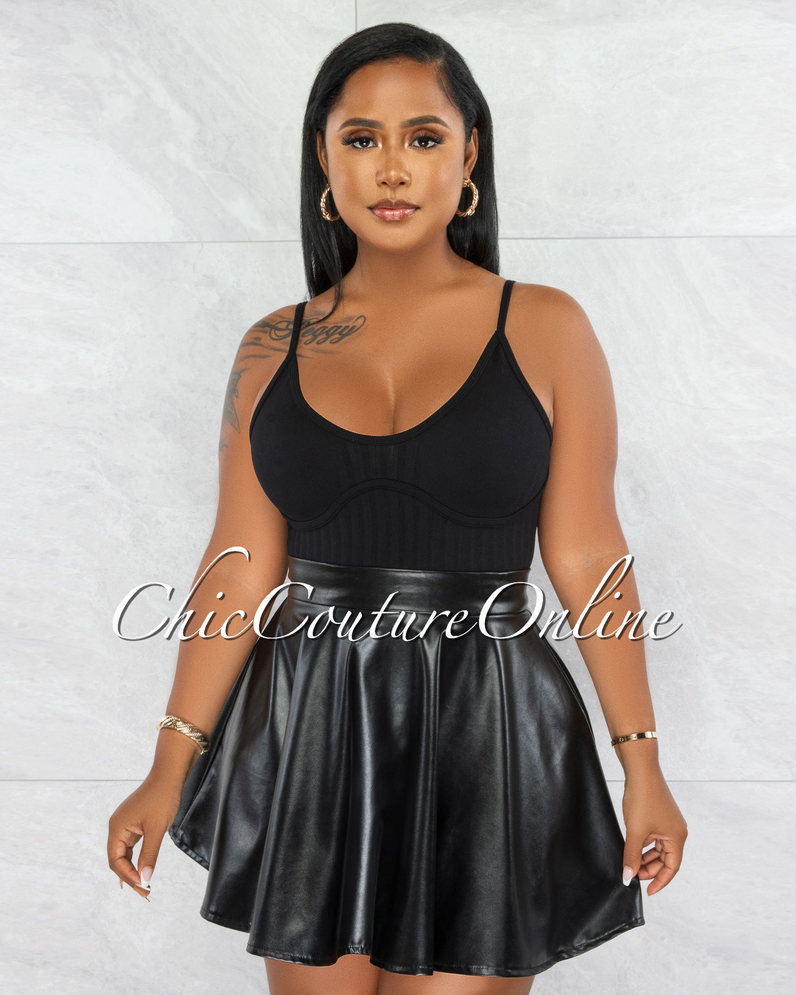 *Zada Black Trim Details Ribbed Crop Top