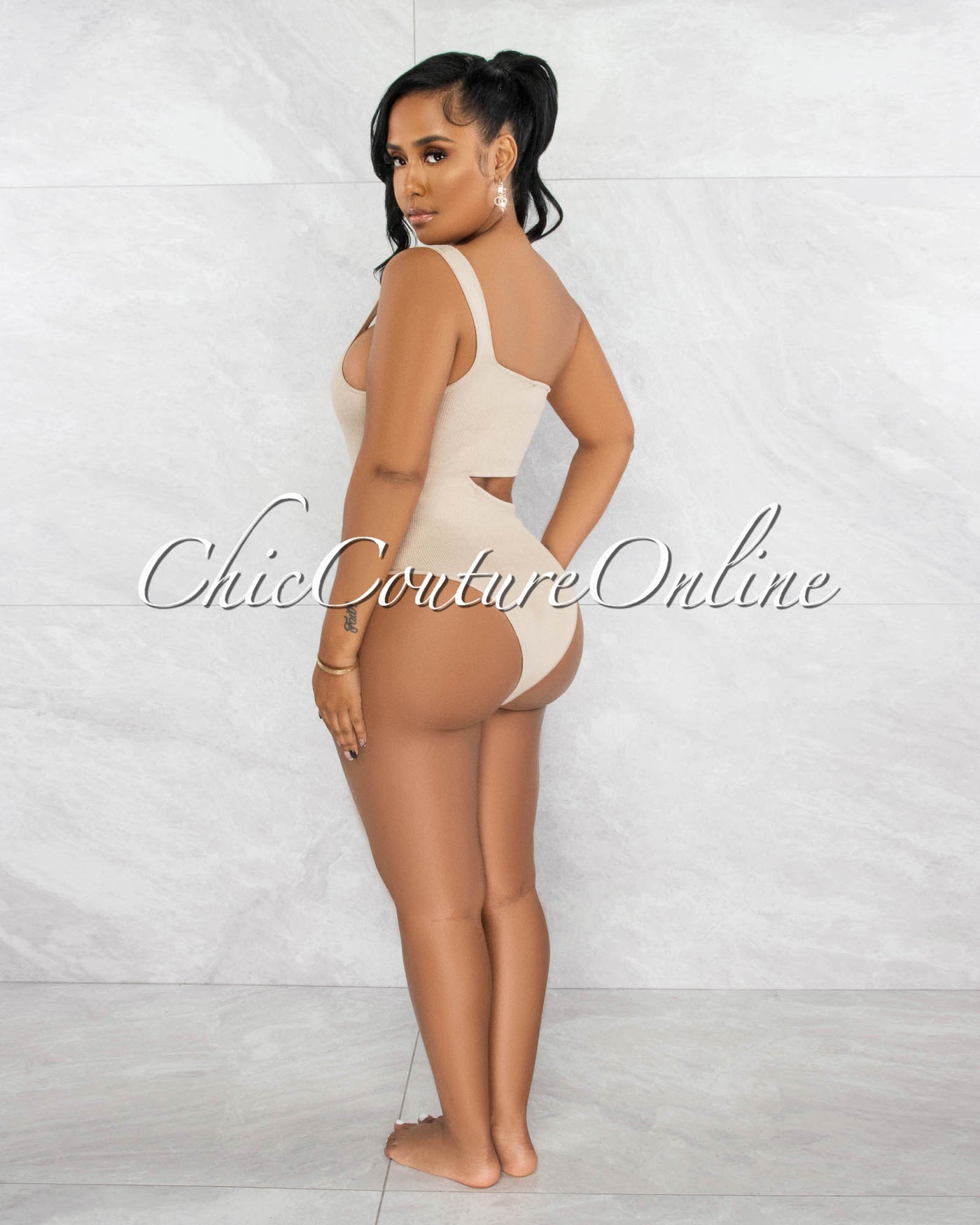 *Joel Nude Waist Cut-Out Bodysuit & Shorts Knit Set
